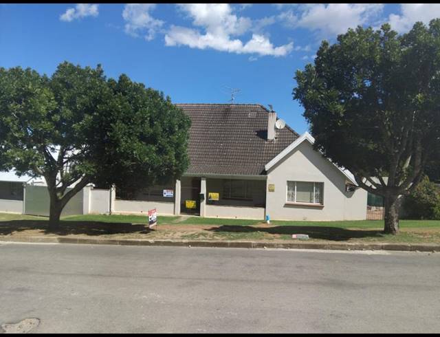 3 BEDROOM HOUSE FOR SALE IN KINGSWOOD